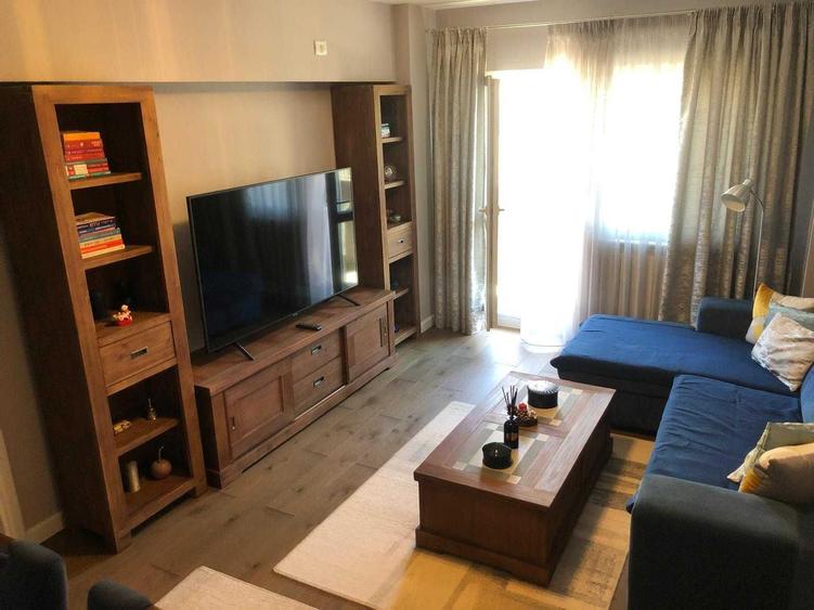 Apartament cu 3 camere semidecomandat în Pantelimon