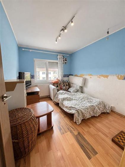 Apartament cu 3 camere decomandat în Nufărul