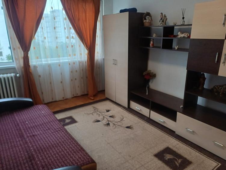 Apartament cu 2 camere semidecomandat în Dristor
