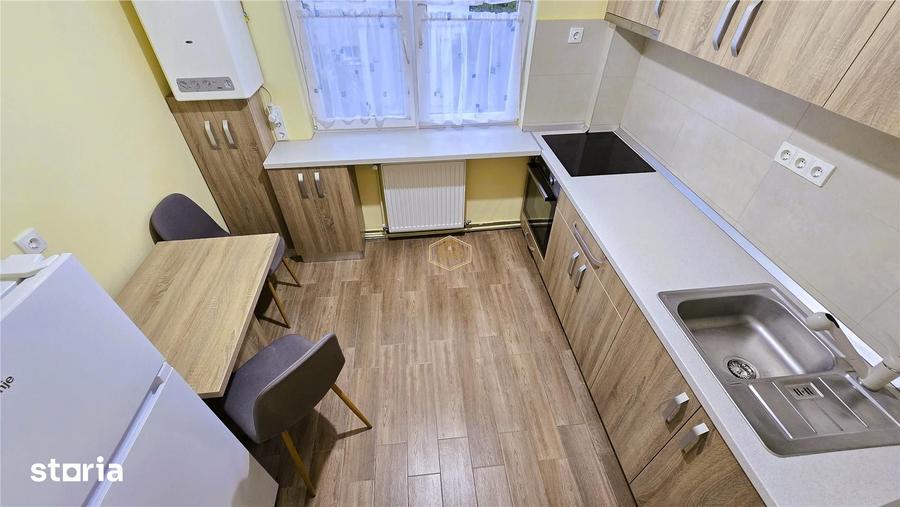 Apartament cu 3 camere decomandat în Micro 16