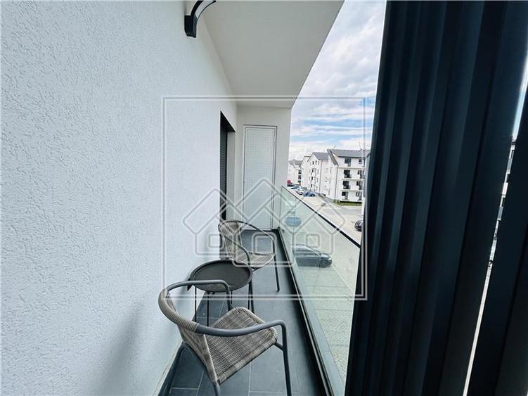 Apartament cu 3 camere nedecomandat, mobilat în Exterior Sud