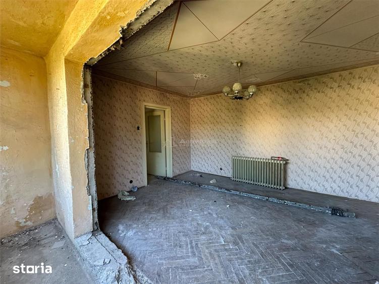 Apartament cu 3 camere semidecomandat în Central