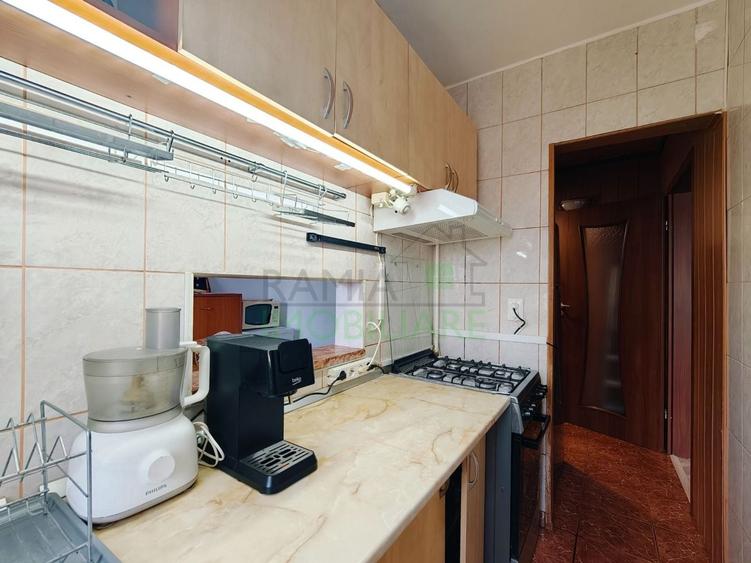 Apartament cu 3 camere semidecomandat în Florilor