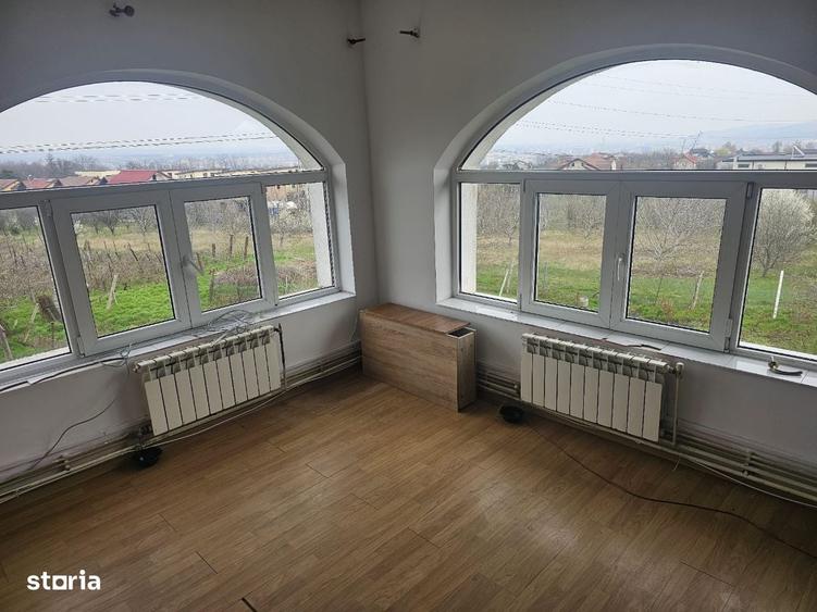 Casă cu 4 camere cu Teren 15000 Mp în Galata