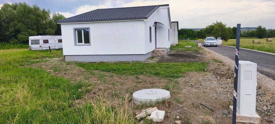Casa locuit/vacanta, recent renovata cu BRANSAMENTE, zona Suseni - 7