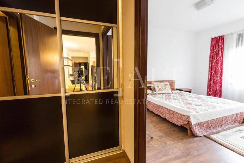 Apartament cu 3 camere semidecomandat, mobilat în Ștefan cel Mare