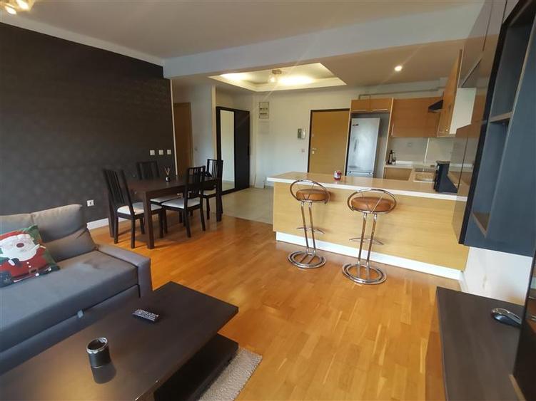 Apartament cu 2 camere semidecomandat în Tei