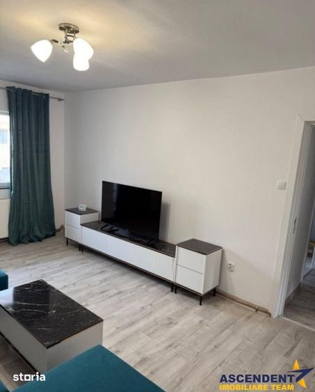 Apartament cu 3 camere decomandat în Tractorul
