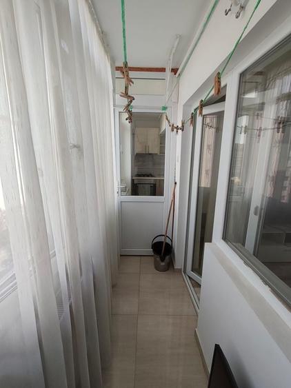 Apartament cu 3 camere decomandat în Micro 6