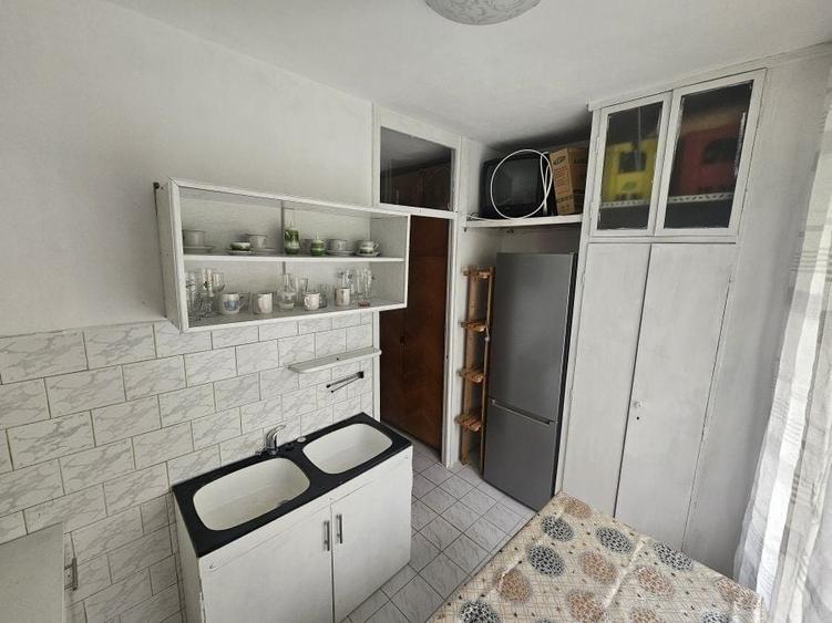 Garsonieră decomandată în Titan