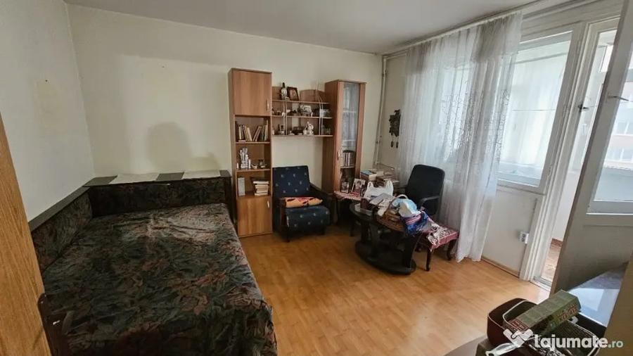 Apartament cu 3 camere decomandat în Alexandriei