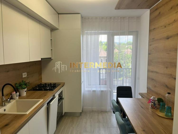 Apartament cu 3 camere decomandat, mobilat în Central