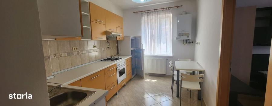 Garsonieră decomandată în Schei