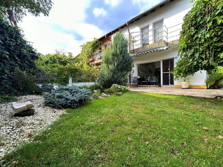 Duplex cu 5 camere cu Canalizare în Bucovina