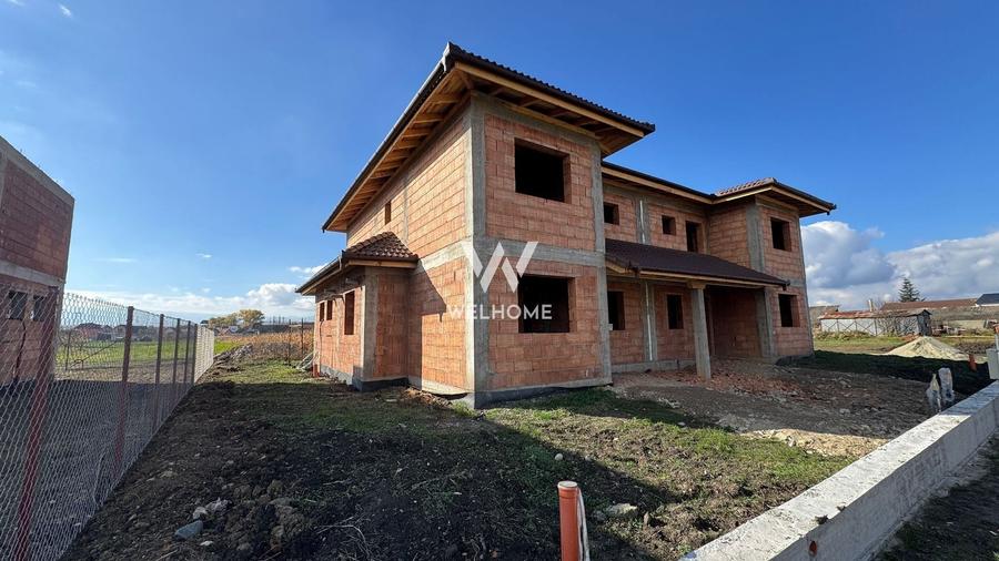 Duplex cu 5 camere cu Canalizare în Șura Mică
