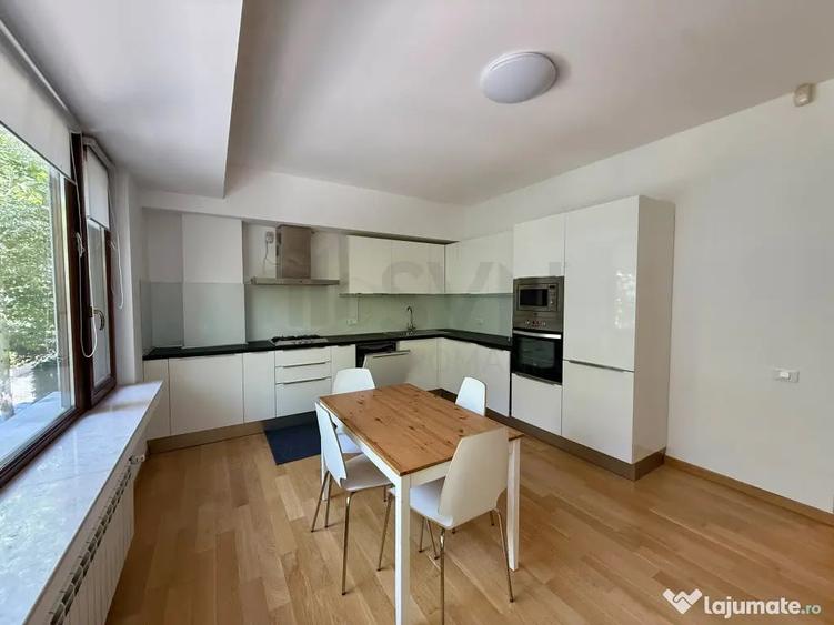 Apartament cu 3 camere semidecomandat în Aviatorilor