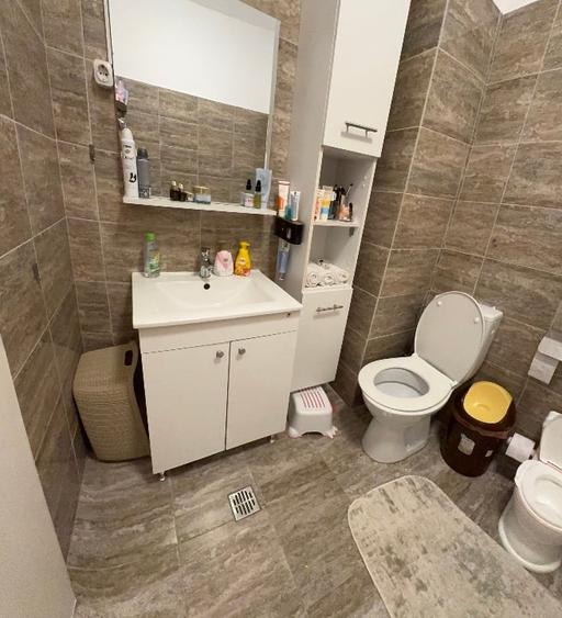 Apartament cu 3 camere decomandat, mobilat în Berceni