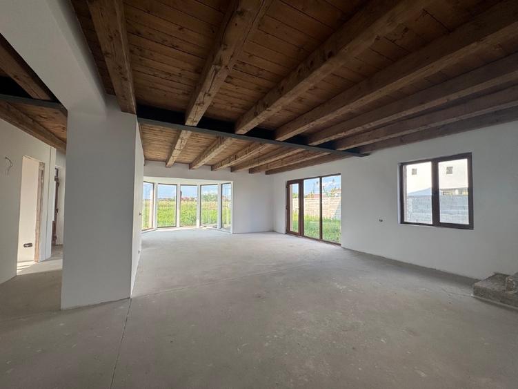 Casă individuală cu 5 camere cu Teren 652 Mp în Nojorid