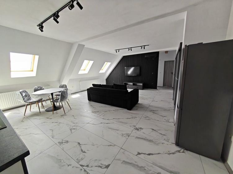 Apartament cu 3 camere decomandat în Central
