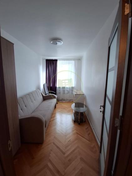 Apartament cu 3 camere decomandat, mobilat în Central