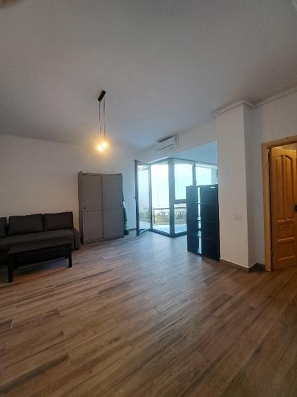 Garsonieră decomandată în Decebal