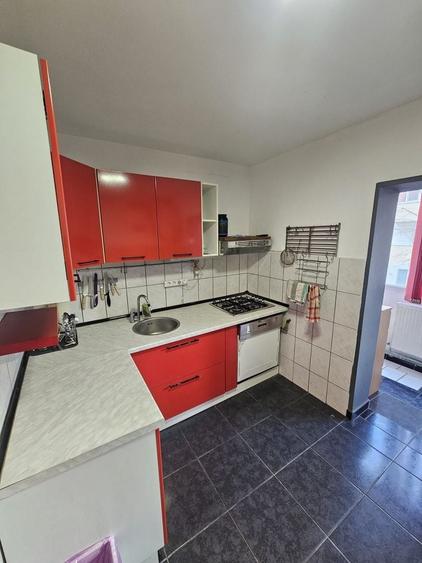Apartament cu 3 camere decomandat, mobilat în Soarelui