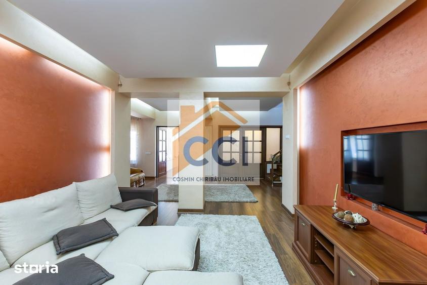 Casă cu 8 camere cu Teren 397 Mp în Central