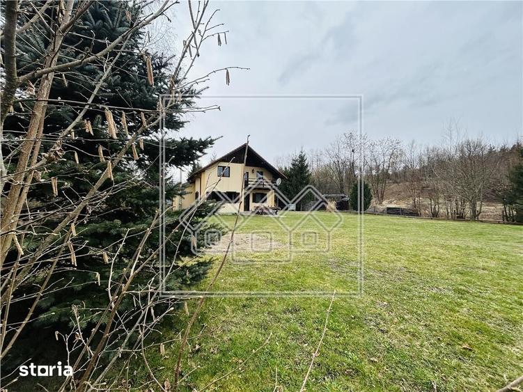 Casă cu 5 camere cu Teren 3400 Mp în Porumbacu de Jos