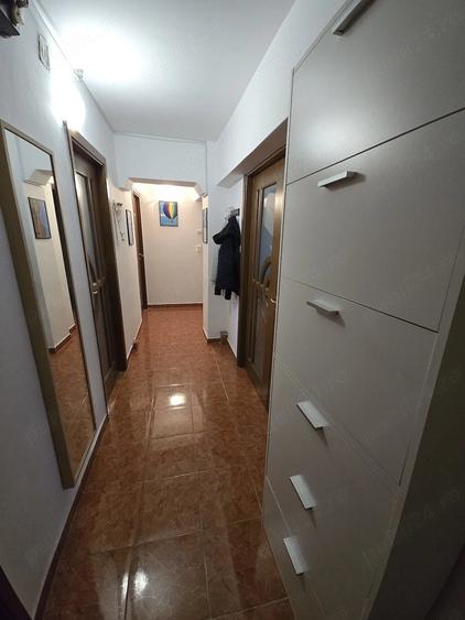 Apartament cu 3 camere decomandat în Astra
