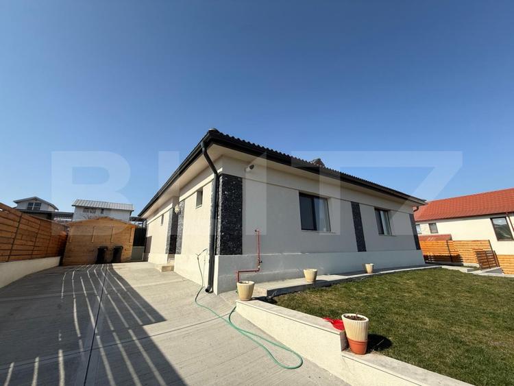 Casă individuală cu 3 camere cu Canalizare în Corușu