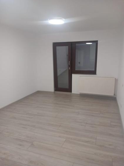 Apartament cu 3 camere decomandat în Gară