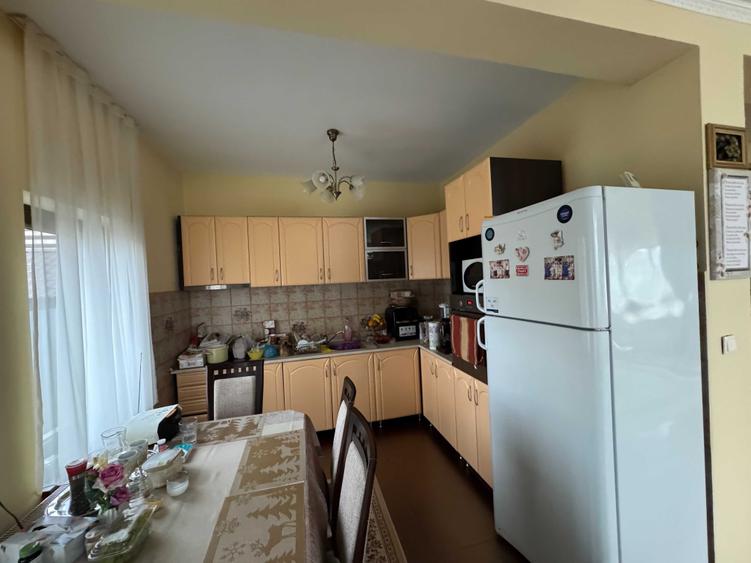 Casă cu 4 camere în Sântandrei