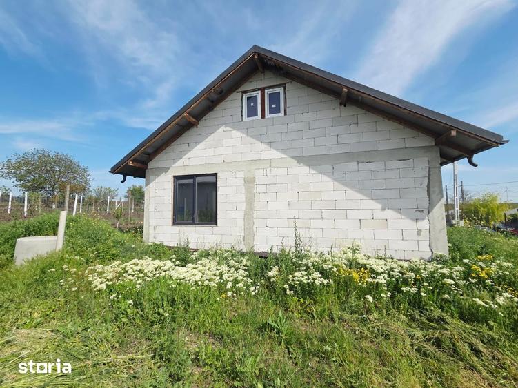 Casă cu 3 camere cu Teren 500 Mp în Schela