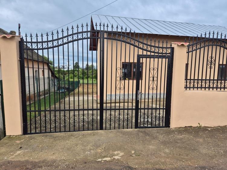 Casă cu 3 camere în Racovița