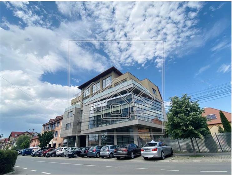 Birou, de 201 mp, în Hipodrom 2