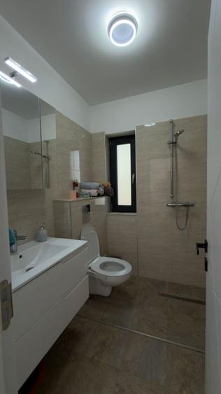 Casă individuală cu 6 camere cu Canalizare în Tunari