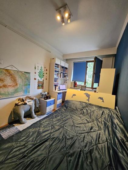 Apartament cu 3 camere semidecomandat în Calea București