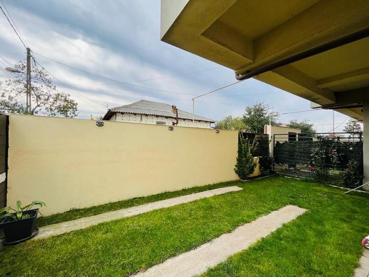 Duplex cu 4 camere cu Canalizare în Palazu Mare