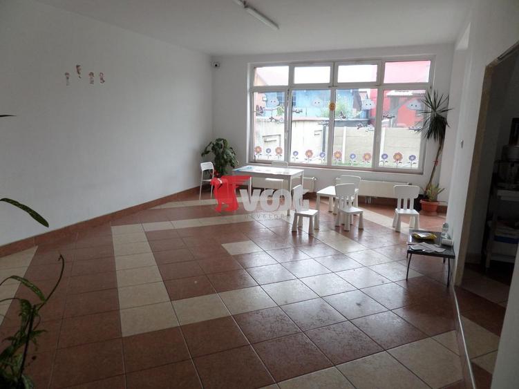 Casă individuală cu 8 camere cu Canalizare în Mehala