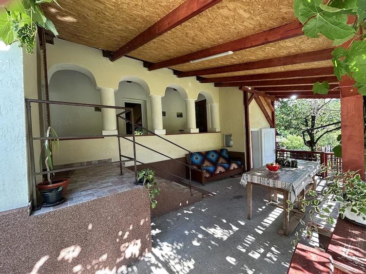 Casă cu 2 camere cu Teren 2900 Mp în Dragu