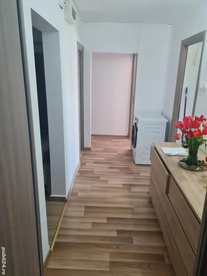 Apartament cu 3 camere decomandat în 1 Decembrie