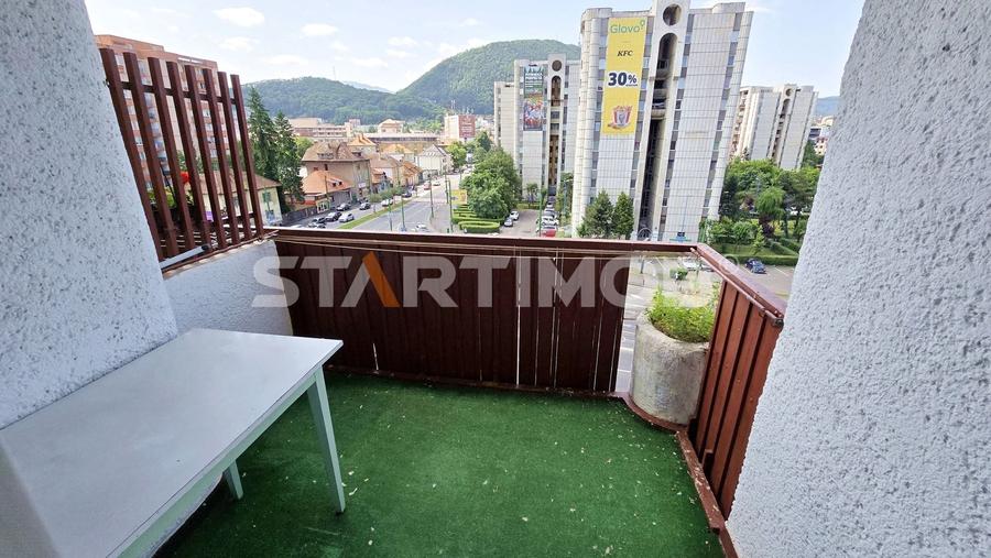 Apartament cu 4 camere decomandat, mobilat în Centrul Civic