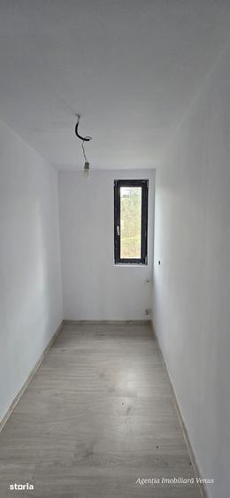 Casă cu 5 camere cu Teren 1000 Mp în Mihai Eminescu