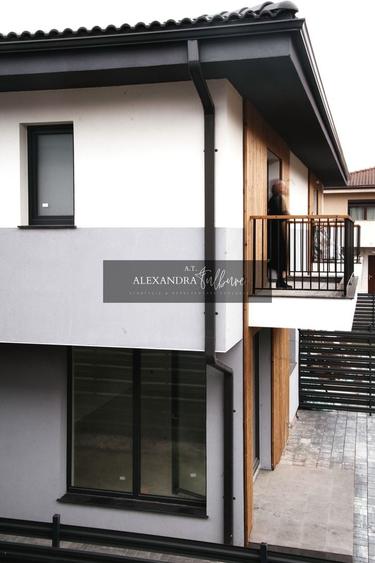 Duplex cu 4 camere cu Canalizare în Florești