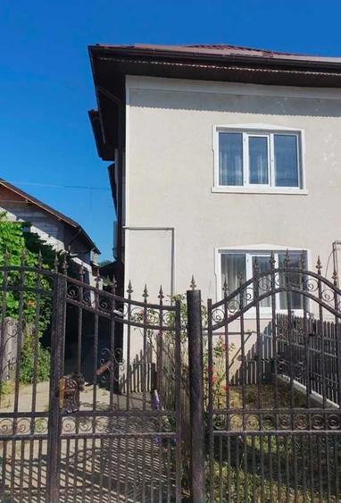 Casă cu 3 camere în Vulcana-Pandele