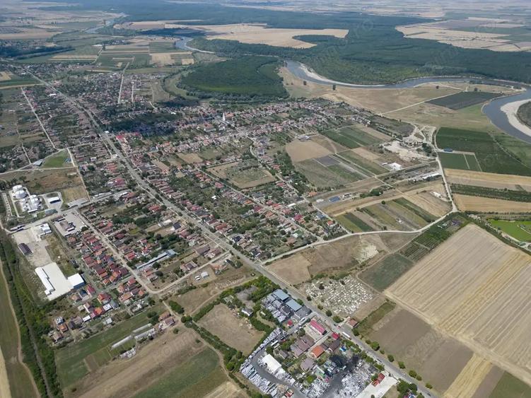 Teren de 6005 mp, în Zădăreni