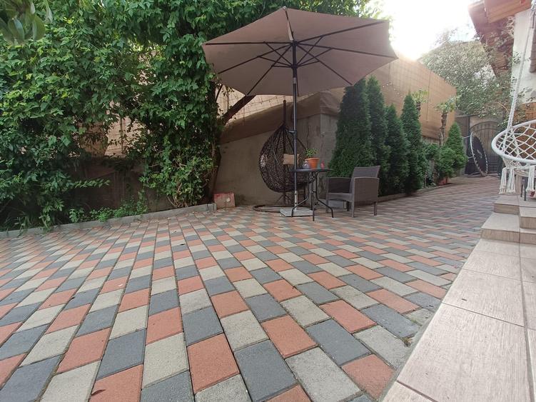 Casă individuală cu 4 camere cu Teren 126 Mp în Central