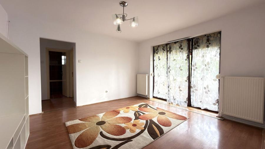 Apartament cu 2 camere semidecomandat, mobilat în Vest