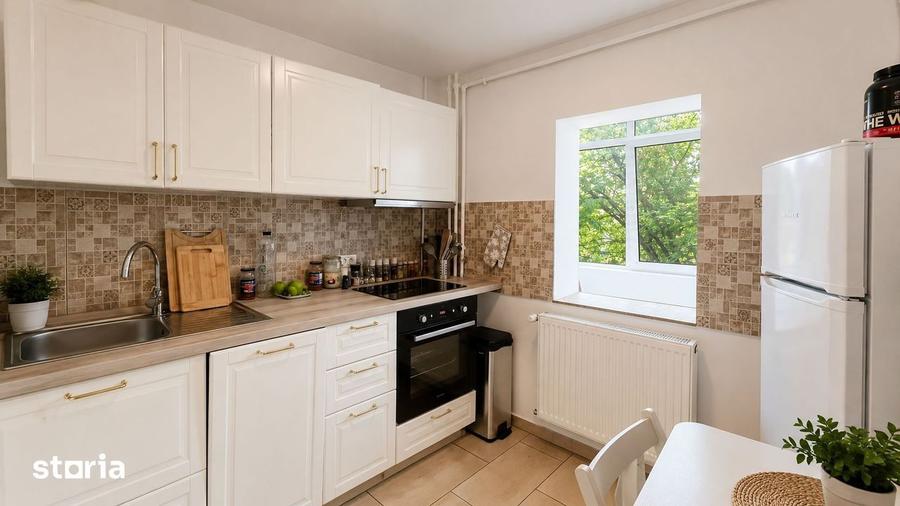 Apartament cu 3 camere, mobilat în Lunei