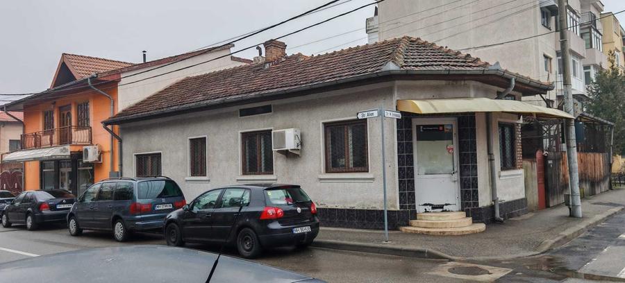 Case de vanzare pe str. Eminescu colt cu Alion - 1